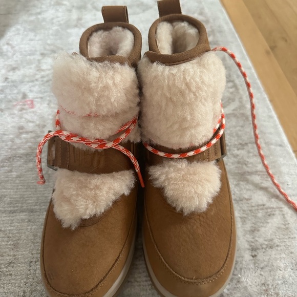 Women's UGG Classic Weather Hiker Waterproof Bootie - Picture 5 of 7